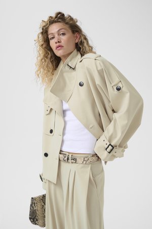 AVIC SHORT TRENCH - Kerge jope - ancient scroll