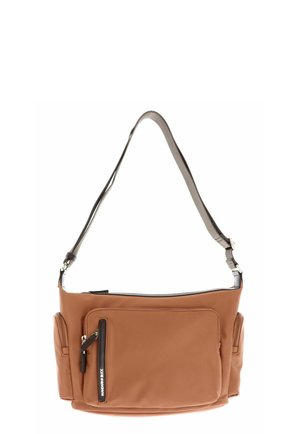 Sac bandoulière marron avec sangle grise réglable, grande poche avant avec fermeture éclair verticale et deux compartiments latéraux zippés.