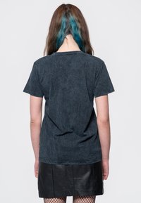 Paradiso Clothing THE BEATLES ABBEY ROAD SIGN DIP DYE - Print T-shirt - black