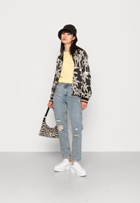 Pieces PCRIA FOLD UP SOLID TEE - T-shirt básica - popcorn