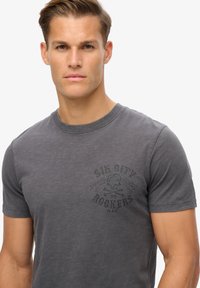 Superdry & Co RETRO ROCKER GRAPHIC  - T-shirts print - charcoal grey
