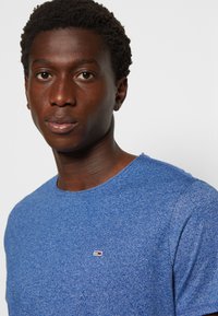 Tommy Jeans SLIM JASPE CREW NECK - Basic póló - blue