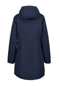 Parka impermeabile navy con cappuccio, maniche lunghe e orlo dritto. Tessuto liscio senza hardware o motivi visibili.