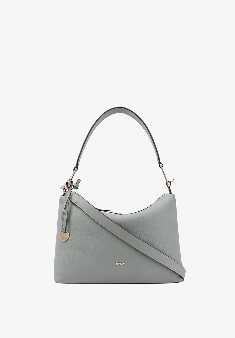 Sac à main en cuir gris avec un design courbé, une seule poignée supérieure, une bandoulière réglable et des accents en métal doré. Présente un accent de logo.