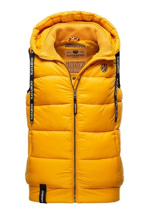 Geel gewatteerd vest met een capuchon, voorzien van horizontale gestikte secties, een rits aan de voorkant en gebrandmerkte banden langs de zijkanten. Gevoerde binnenkant.