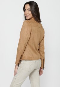 Koroshi Veste en similicuir - camel