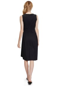 Vera Mont SOMMER MIT V-AUSSCHNITT - Freizeitkleid - schwarz