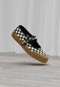 Neselectat, black/white