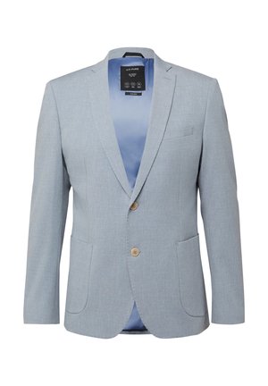 Hellblauer Leinenblazer mit zwei Knöpfen, Revers mit Kerbe, Brusttasche und zwei aufgesetzten Taschen vorne, dargestellt vor weißem Hintergrund.