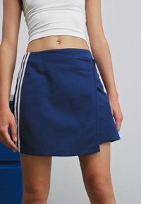 adidas Originals ADICOLOR CLASSICS 3-STRIPES - A-linjainen hame - dark blue/white