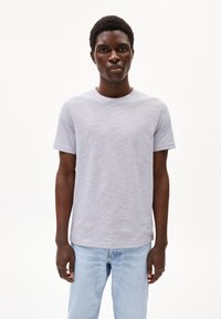 ARMEDANGELS JAAMEL STRUCTURE - T-Shirt basic - misty morning/luna rock