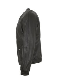 Schwarze Leder-Bomberjacke mit Reißverschluss, gerippten Bündchen, Seitentaschen und dezenten Stickdetails, die ein klassisches Design aufweist.