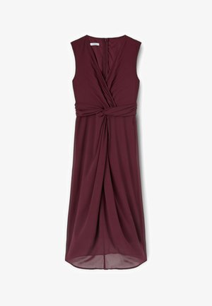 Ärmelloses Midikleid in Burgunderrot mit tiefem V-Ausschnitt, gerafftem Oberteil, Knoten Detail an der Taille und fließendem Rock mit Schlitz vorne.