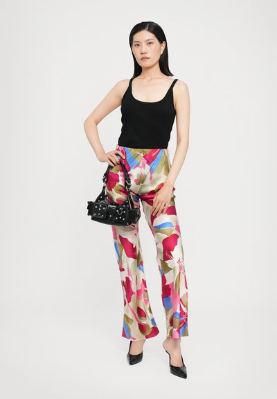 Cult Gaia STACIE PANT - Püksid - floral rosette