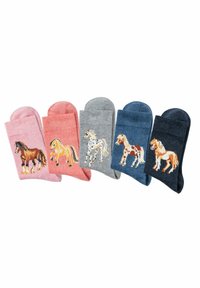 Fünf Paar Baumwollsocken in sanften Farben: pink, koralle, grau, blau und dunkelblau, mit Pferdemotiven auf jedem Paar.