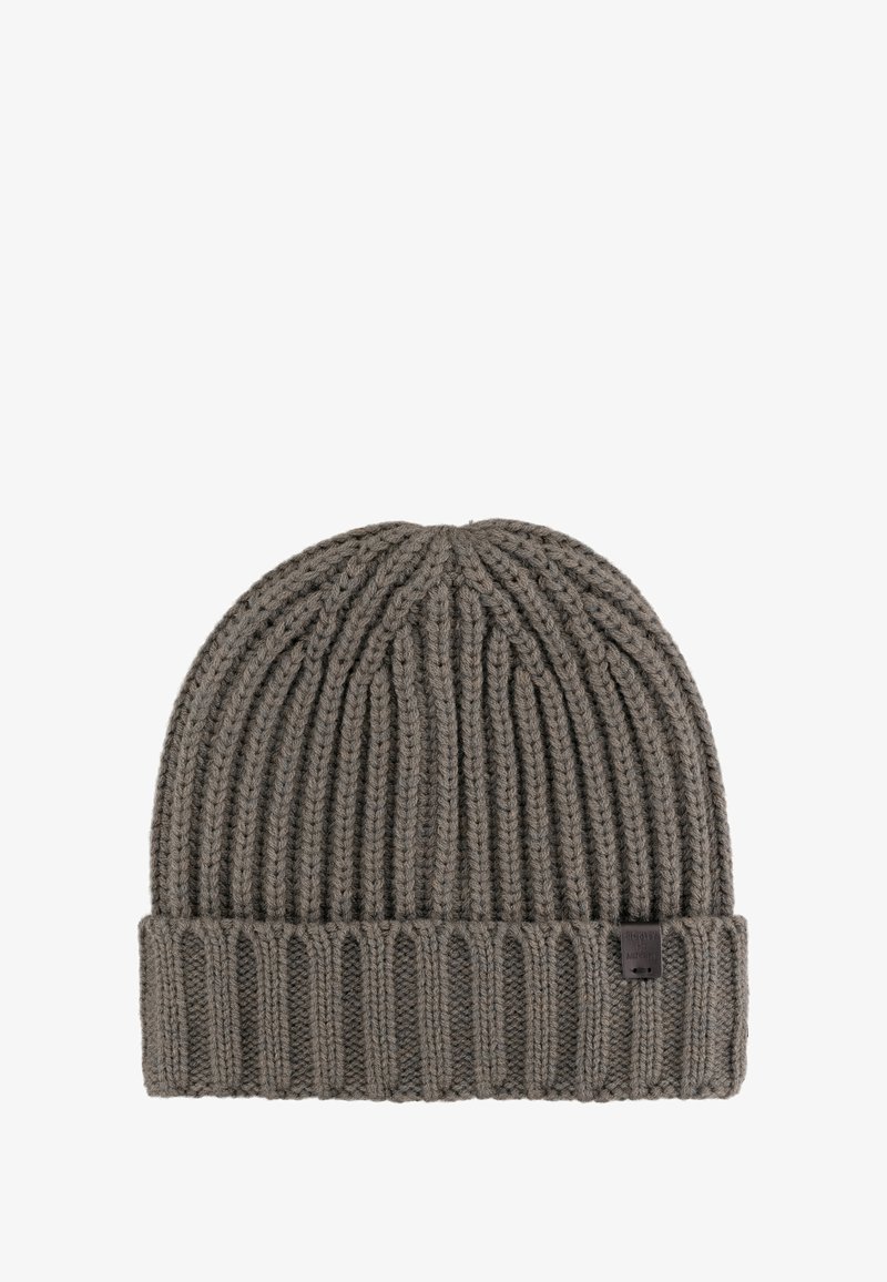 Grijze gebreide beanie, met een geribbelde structuur en een brede, omgeslagen rand. Het materiaal lijkt dik en textuur te hebben, geschikt voor koud weer.
