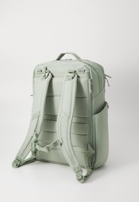 Nike Performance UTILITY ELITE - Sac à dos - jade horizon/oil green