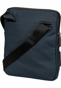 Borsa a spalla in tessuto grigio con superficie testurizzata, tracolla nera regolabile e chiusura a zip superiore. Presenta una tasca posteriore per riporre oggetti.