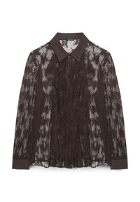 Blusa in pizzo marrone con colletto marrone scuro, caratterizzata da dettagli arricciati sulla parte anteriore e chiusura con bottoni. Tessuto trasparente con motivi floreali.