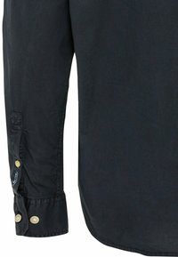 Schwarzes Langarmhemd mit Knopfmanschette, leicht strukturiertem Stoff und abgerundetem Saum. Goldene Knöpfe akzentuieren die Ärmeln.
