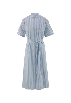Gestreiftes Kleid in Hellblau mit kurzen Ärmeln, einem Stehkragen und einem Bindegürtel in der Taille. Hergestellt aus glattem Stoff mit vertikalen Streifen.