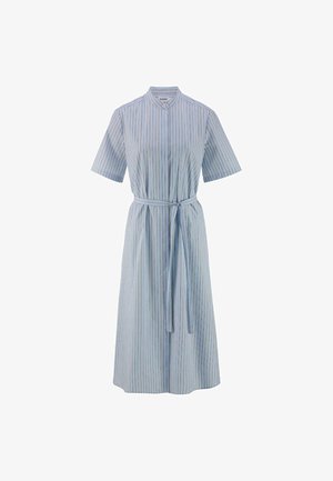 Gestreiftes Kleid in Hellblau mit kurzen Ärmeln, einem Stehkragen und einem Bindegürtel in der Taille. Hergestellt aus glattem Stoff mit vertikalen Streifen.