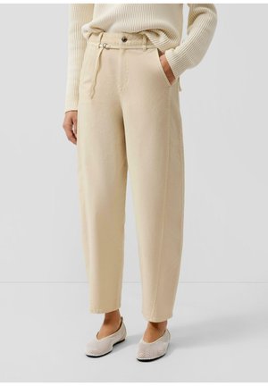 - Jeansy damskie mom fit