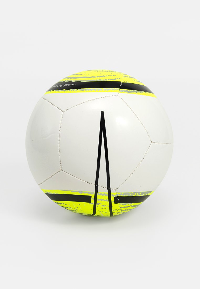 Biała piłka nożna z czarnymi paskami i jasnobłyskawicznymi akcentami. Teksturowana powierzchnia z heksagonalnymi panelami i widocznym stwerzeniom.