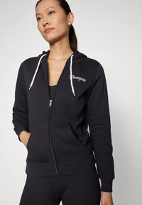 Champion GRAPHIC FULL ZIP HOODIE - Mikina so zipsom - black