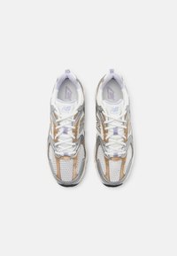 New Balance 530 UNISEX - Trainers - silver moss