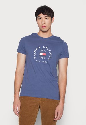 FLAG ARCH TEE - T-shirt con stampa - faded indigo
