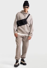 Redefined Rebel ANDY HOOD UNISEX - Kapuzenpullover - fossil brown