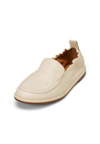 Beige Leder Slipper mit runder Zehenform, gewelltem Rand und brauner Gummisohle. Glatte Textur mit minimierten Nähdetails.
