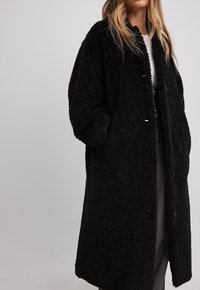 NA-KD Vinterfrakke - black