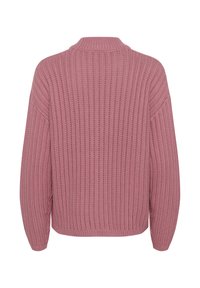 Ró�żowy sweter z dzianiny, charakteryzujący się prążkowaną teksturą, wysokim kołnierzem i długimi rękawami. Posiada luźny krój i jednolity kolor.