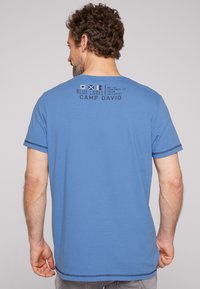 Camp David - T-shirt z nadrukiem