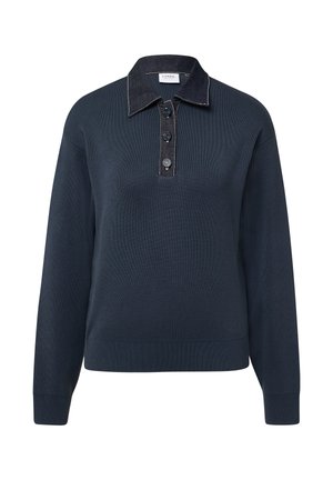 Pullover blu navy lavorato a maglia con colletto in denim, patta con tre bottoni, polsini e orlo a coste. Presenta un tessuto testurizzato e cuciture in contrasto.