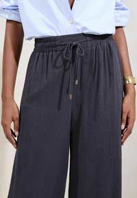 Lipsy WIDE - Auduma bikses - navy