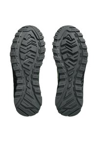 Semelles de chaussures de sport noires avec des motifs de semelle prononcés, présentant un matériau en caoutchouc texturé et des éléments surélevés distincts pour une meilleure adhérence.