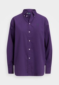 Camicia button-up a maniche lunghe in cotone viola scuro con colletto classico, dotata di un piccolo logo verde sul lato sinistro del petto e bottoni bianchi.