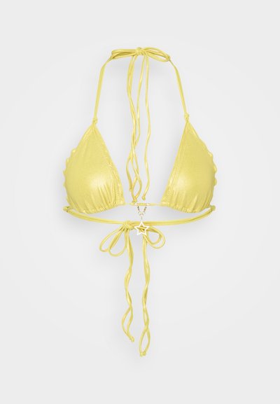 Gul skin halter bikini-top med trekantede kopper, bundet stropper i hals og ryg, med en liten stjerneformet anheng i midten foran.