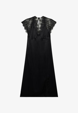 Czarna sukienka bez rękawów z koronkowymi krótkimi rękawkami, dekoltem w serek i wiązaniem z tyłu. Posiada boczne rozcięcie z ozdobną koronkową lamówką. Gładka faktura.