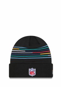 Schwarze Strickmütze mit horizontalen, mehrfarbigen Streifen. Mit einem NFL-Logo-Patch vorne versehen. Strukturierter Stoff.