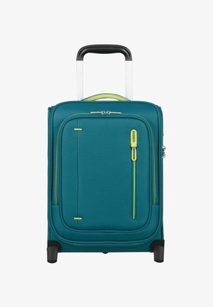 Valise souple couleur sarcelle avec poignée noire et argent extensible, poches avant zippées et roues noires sur fond blanc.