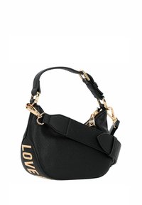 Borsa a mano in pelle nera con finitura testurizzata, dotata di una cerniera dorata, dettagli in metallo e la parola "LOVE" stampata in oro sul lato.