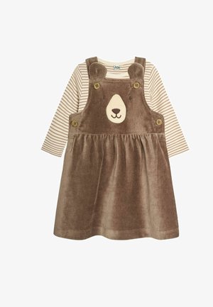 Brun kordfløjdress med bjørnedesign på forsiden, med knapdetaljer og en stribet langærmet skjorte indenunder.
