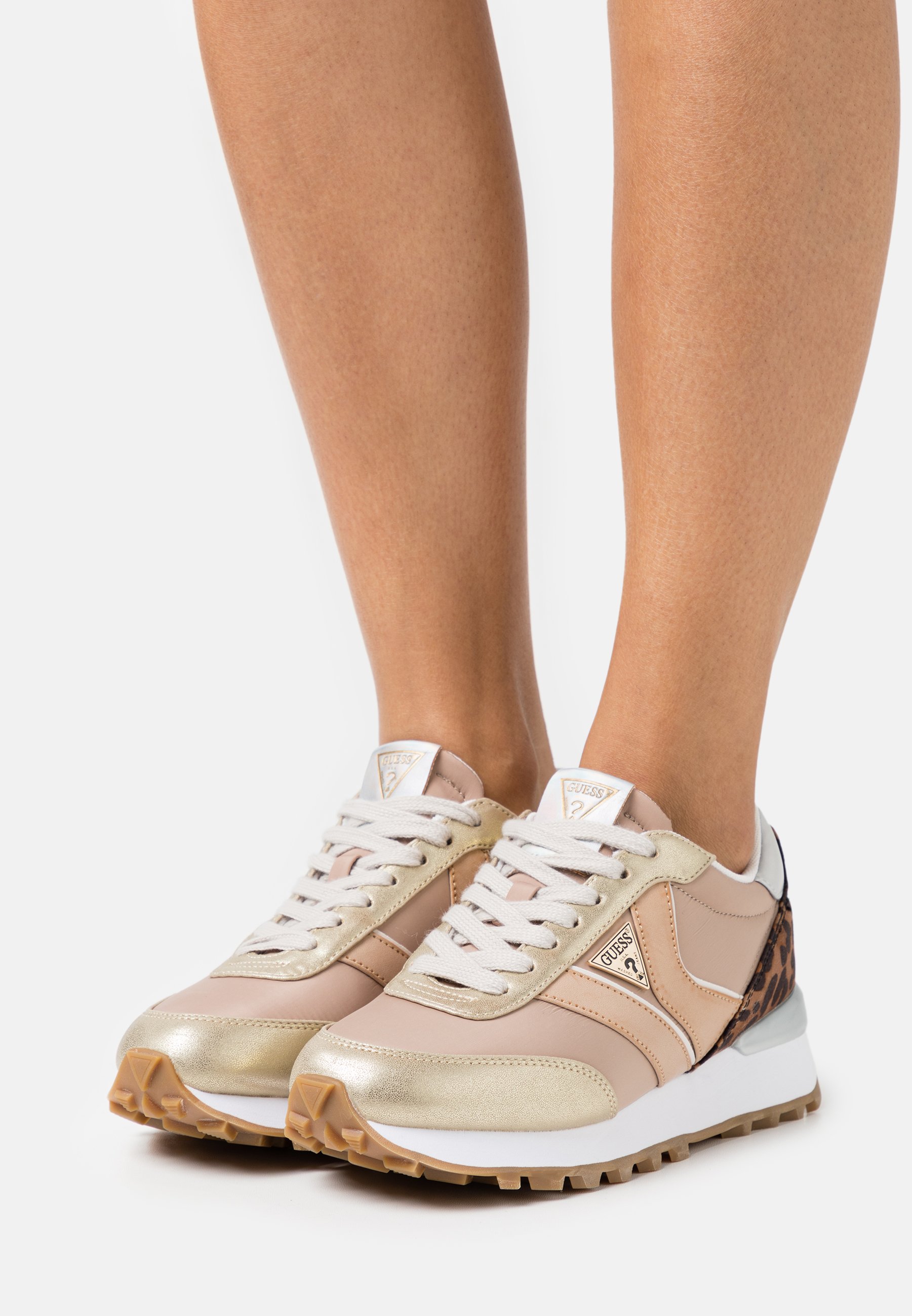Guess SAMSIN - Sneakers basse - sandy wash/dorato - Zalando.it