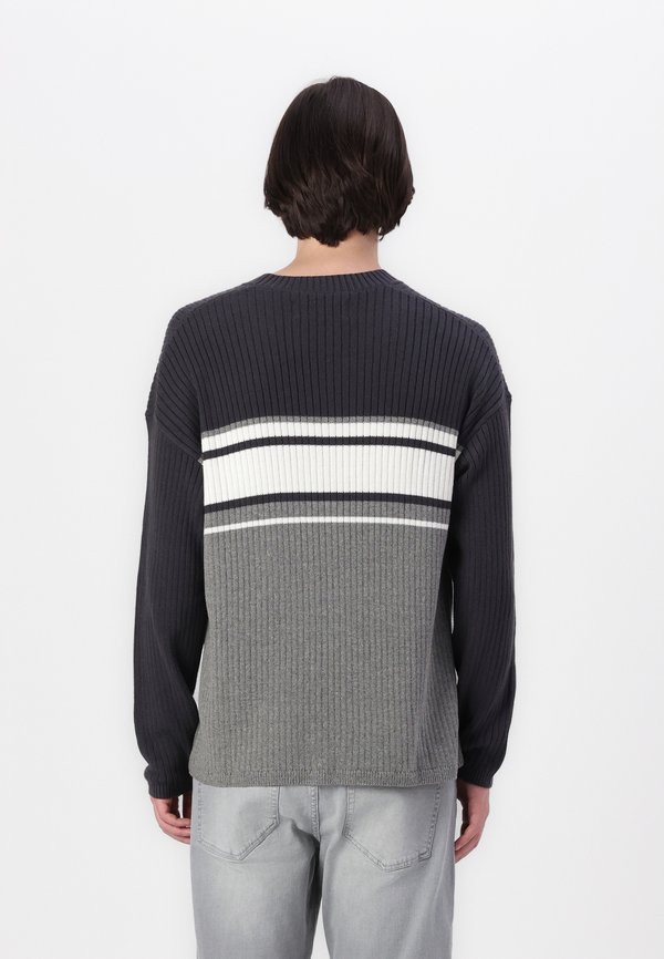 Boxy Crew Sweater - Jumper3