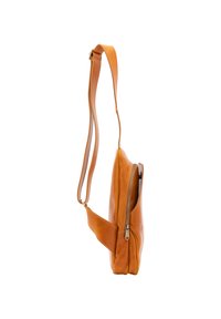 Borsa a spalla in pelle tan con texture liscia, design sottile, tracolla regolabile e una cerniera prominente lungo il lato.