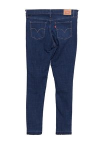 Pantalones de mezclilla azul oscuro con un corte ajustado, que cuentan con bolsillos traseros con costuras curvadas y una etiqueta de cuero con la marca en la cintura.
